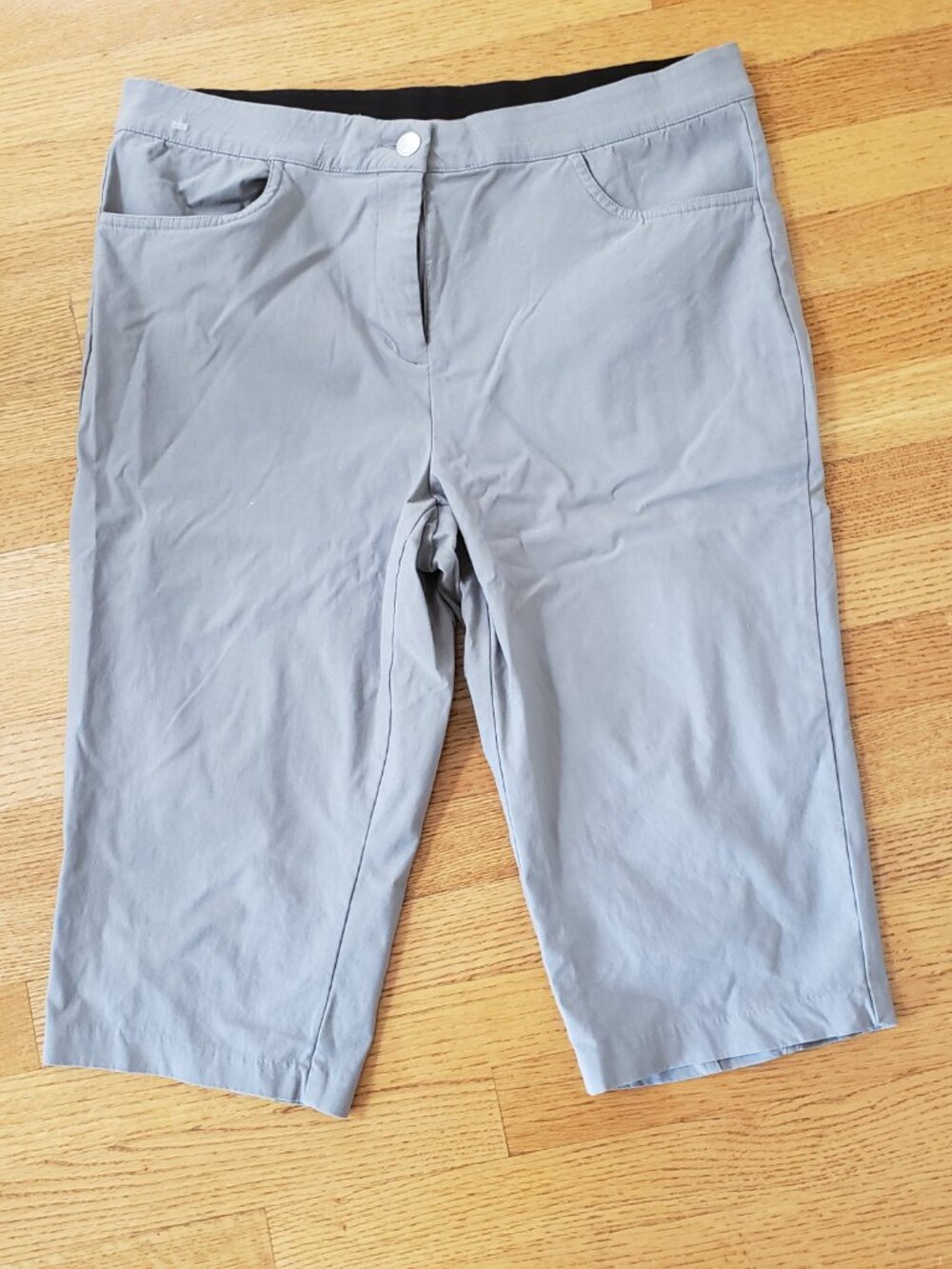 EUC Tribal straight pull on Capri Shorts Women's Size 14